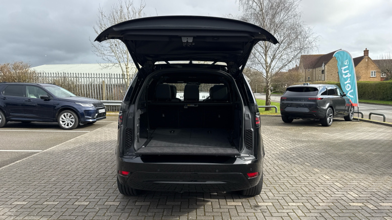 Land Rover Discovery 3.0 D300 R-Dynamic SE 5dr Auto Diesel Station Wagon